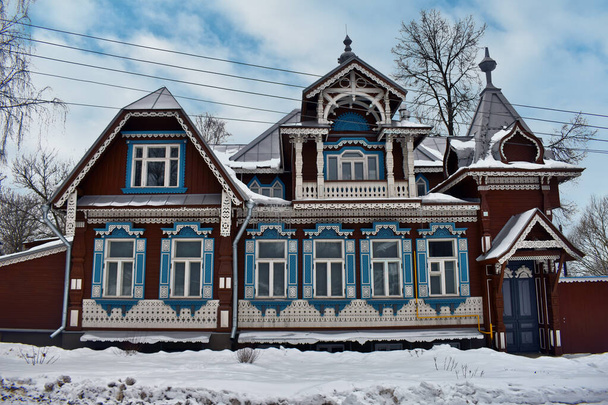 冬の木造歴史的建造物 - 写真・画像