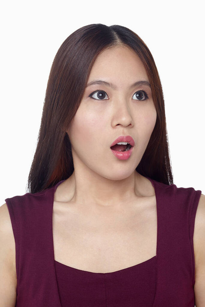 Expression faciale de la femme isolée sur fond blanc
 - Photo, image