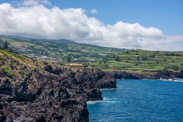 Caminhe pelo arquipélago dos Açores. Descoberta da ilha de São Miguel, Açores. Portugal
 - Foto, Imagem