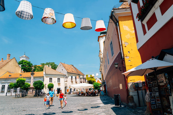 Фетендре, Венгрия - 26 июня 2019 года: Главная площадь Старого города
 - Фото, изображение