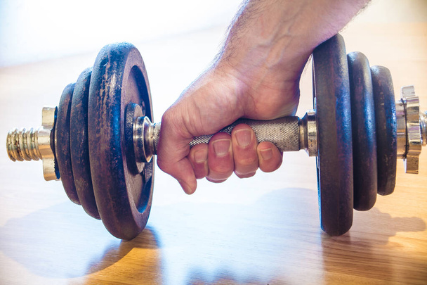 fitness en el gimnasio, levantamiento de pesas
 - Foto, imagen