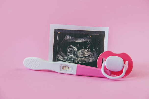 Ultrasound picture of a baby's photograph and accessories. Selective focus. child. - Foto, Imagem