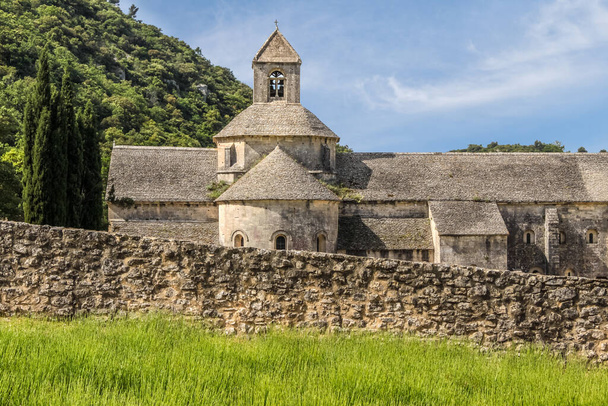 Senanque Abbey in the Luberon, Provence, France - Zdjęcie, obraz