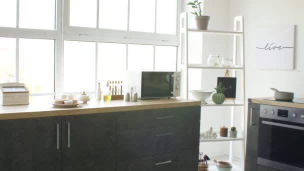 Interior da cozinha moderna e elegante - Filmagem, Vídeo