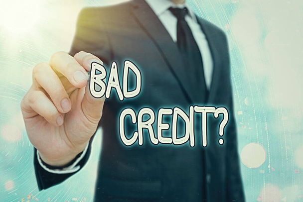 Tekst pisania słów Bad Creditquestion. Koncepcja biznesowa dotycząca niezdolności danej osoby do spłaty zadłużenia na czas i w całości. - Zdjęcie, obraz