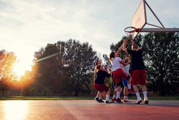 Group Of Young Friends Playing Basketball Match - Φωτογραφία, εικόνα