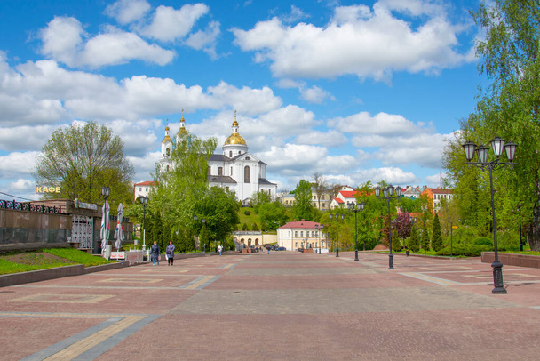 Witebsk, Białoruś - 14 maja 2020 r.: ulica Puszkina w Witebsku - Zdjęcie, obraz