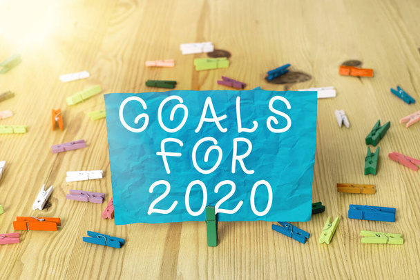 Notatka przedstawiająca cele na 2020 rok. Biznesowe zdjęcie przedstawiające obiekt indywidualnej ambicji lub wysiłku mają na celu lub pożądany wynik. - Zdjęcie, obraz