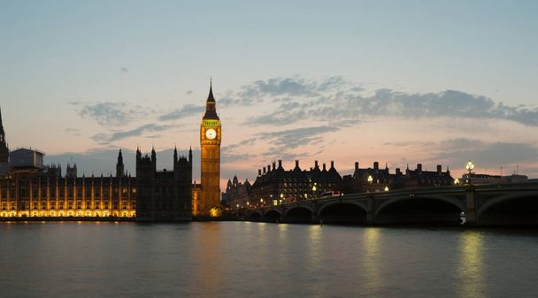 Big Ben, Houses of Parliament a Westminster bridge v Londýně v krásné letní noci, Anglie, Velká Británie - Fotografie, Obrázek