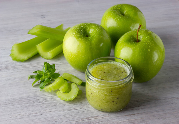 Fresh green smoothie wtih apple, basil, celery - Zdjęcie, obraz
