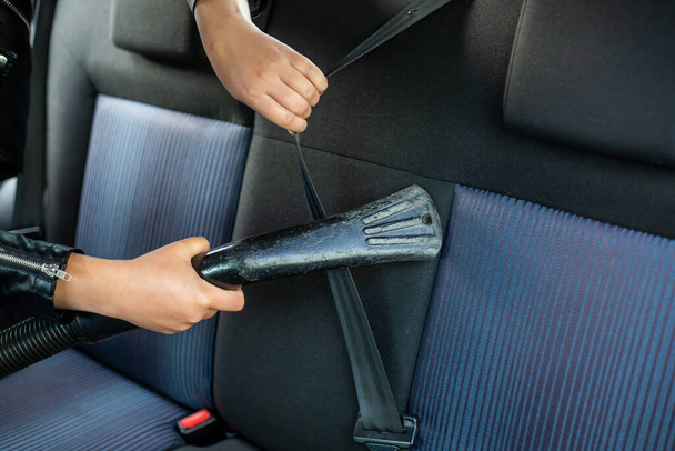 Woman cleaning, vacuuming interior of the car by vacuum cleaner, transport concept - Foto, Imagem