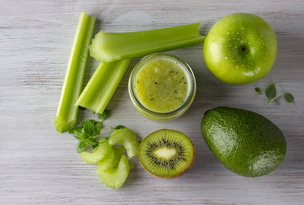 Fresh green smoothie wtih apple, basil, celery, kiwi, avocado - Φωτογραφία, εικόνα