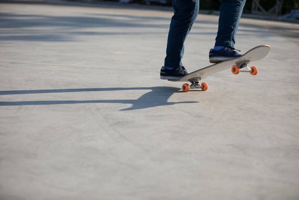 Skateboarder skateboarding at morning outdoors and doing tricks - Foto, Imagen
