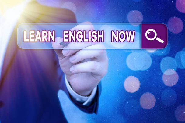 Texto para escribir palabras Aprende inglés ahora. Concepto de negocio para obtener o adquirir conocimientos y habilidades del idioma inglés
. - Foto, imagen