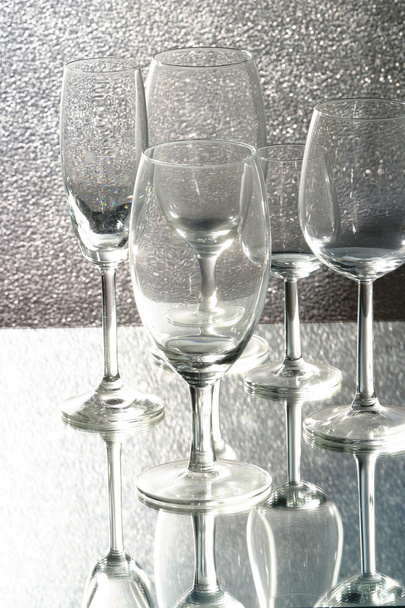 Vasos de vino vacíos
 - Foto, Imagen