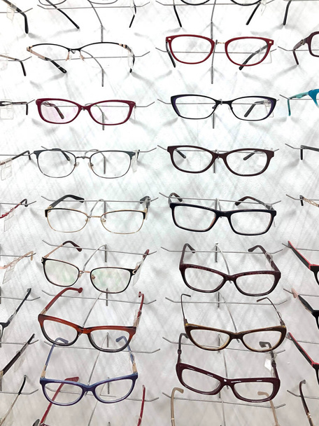 glasses for eyes on the shop window - Zdjęcie, obraz