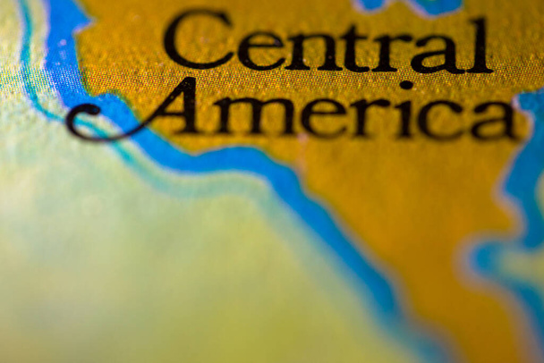 Płytka głębokość ostrości na mapie geograficznej regionu Ameryki Środkowej kontynentu amerykańskiego na atlasie - Zdjęcie, obraz
