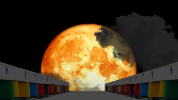 Gece gökyüzünde hareket eden süper kanlı ay ve gökkuşağı köprüsünden geçen bulanık kara bulut - Video, Çekim