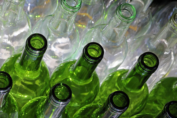 Leere Weinflaschen, Nahaufnahme - Foto, Bild