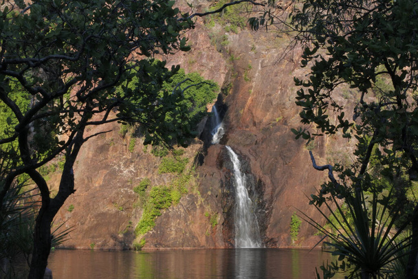 Krajinný pohled na vodopády Wangi v Litchfieldském národním parku na severním území Austrálie - Fotografie, Obrázek