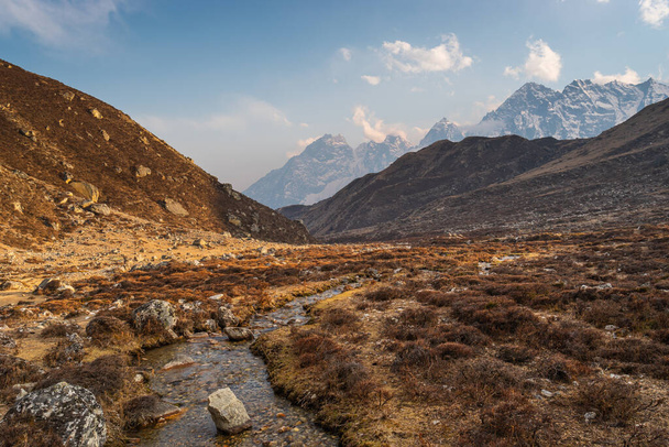 Himalaya mountains range and small stream water view from Tagnag village in Everest base camp trekking route, Nepal, Asia - Foto, immagini