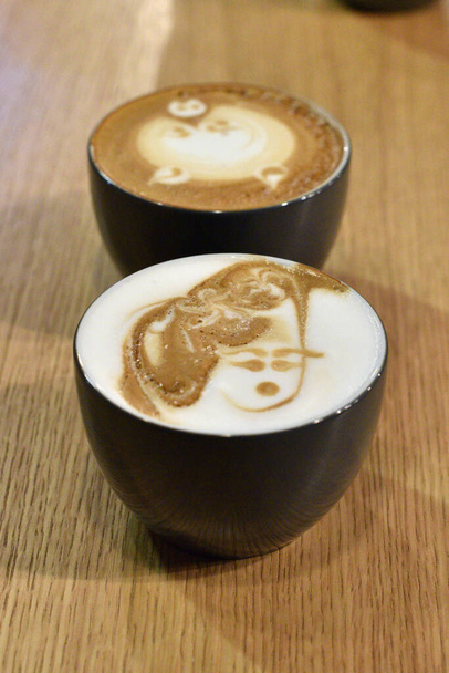 Кофе-чашки с украшением
 - Фото, изображение