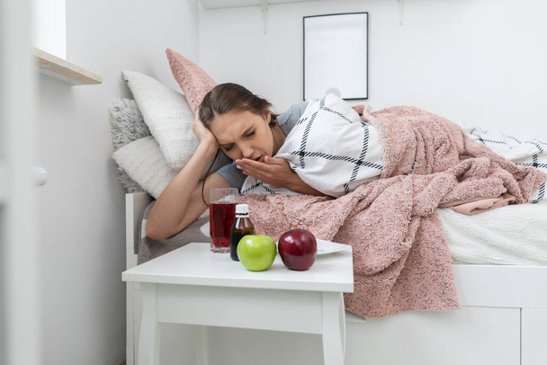 In addition to bed rest, you need to eat vitamins and medicines during illness. - Valokuva, kuva
