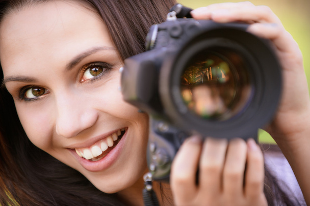 Красивая девушка с камерой
 - Фото, изображение