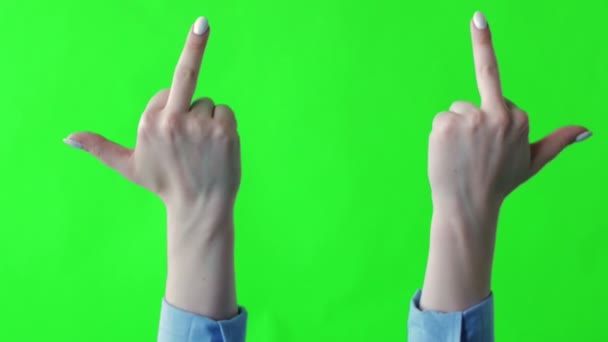 Žena ruka ukazuje gesto Jdi do prdele nebo do prdele - Záběry, video
