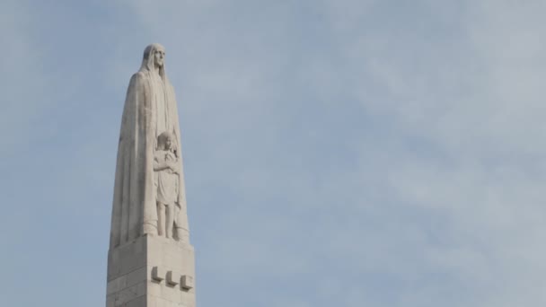 Esttua Santa Genoveva de Paul Landowski pont de la tournelle - standbeeld - Video