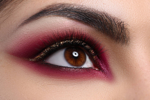Close-up beautiful female eye decorated with makeup - Foto, imagen