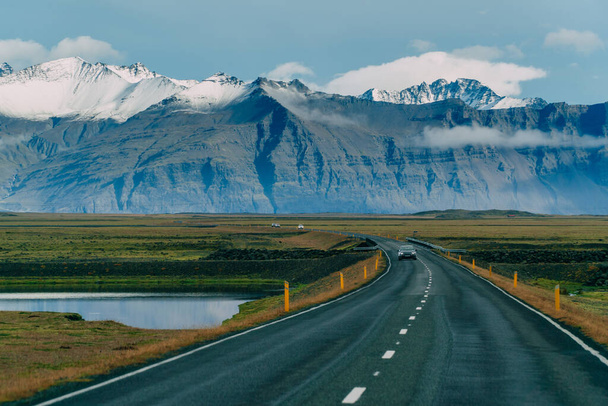 The road going over the horizon, Icelandic landscape. - Valokuva, kuva