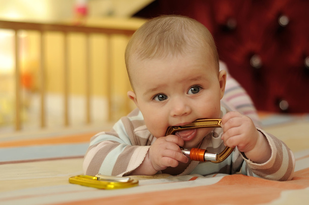 Bebek oyuncak çiğneme - Fotoğraf, Görsel