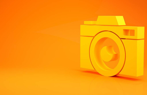 Gelbes Symbol der Fotokamera isoliert auf orangefarbenem Hintergrund. Ikone der Fotokamera. Minimalismus-Konzept. 3D Illustration 3D Renderer - Foto, Bild