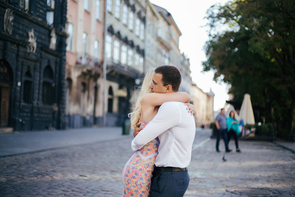 Romantic tourist couple walking around the city relaxing - Fotografie, Obrázek
