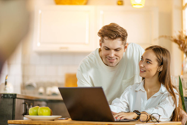 young caucasian couple want to buy their first property online - Foto, imagen