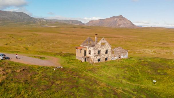 Dagverdara, zachodnia Islandia. Widok z lotu ptaka na ruiny drona. - Zdjęcie, obraz