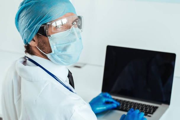 close up. doctor wear protective gloves when using the laptop . - Foto, Bild