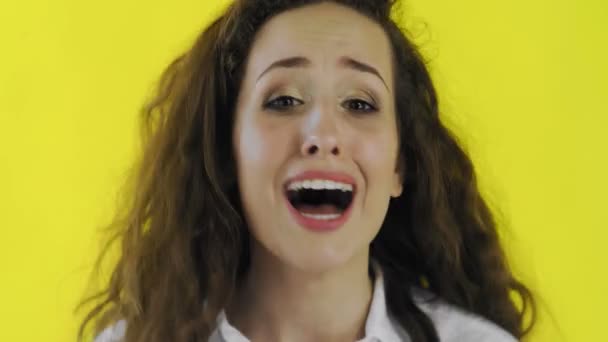 Glad woman with curly hairstyle, laughs happily, expresses sincere emotions - Metraje, vídeo