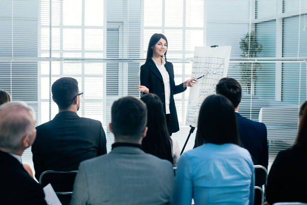 businesswoman making a presentation for the employees of the company - Фото, изображение