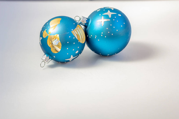 Two broken blue Christmas balls on white background as a symbol of shattered hopes, loss, disappointment - Foto, immagini