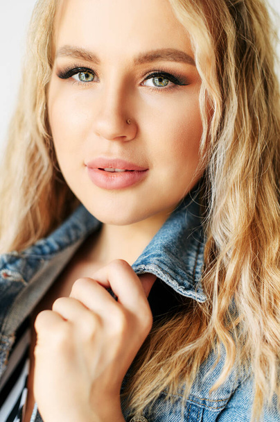 Close-up portrait of beautiful blonde woman - Fotografie, Obrázek