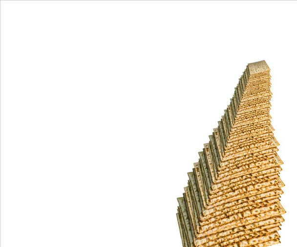 Ořezaná pyramida židovského chleba Matzah, náhražka chleba o svátcích židovského beránka. Pesach matzo frustum na bílém pozadí - Fotografie, Obrázek
