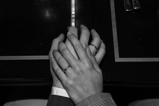Τα χέρια της αγάπης - Φωτογραφία, εικόνα