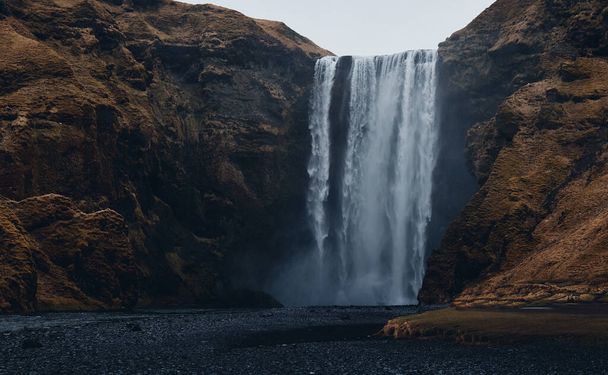 The landscape around Skogafoss waterfall in Iceland - Foto, afbeelding