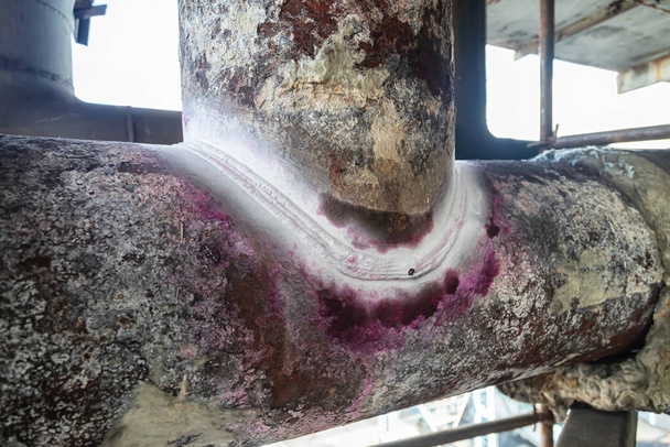 Detection of surface defects of the welding seam using color flaw detection - Photo, Image