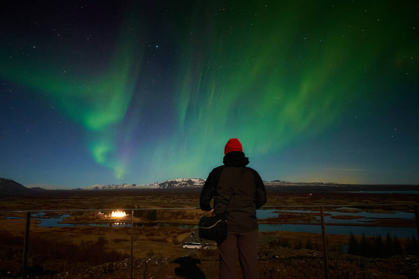 A Luz do Norte (Aurora) sobre o Parque Nacional Thingvellir, Islândia
 - Foto, Imagem
