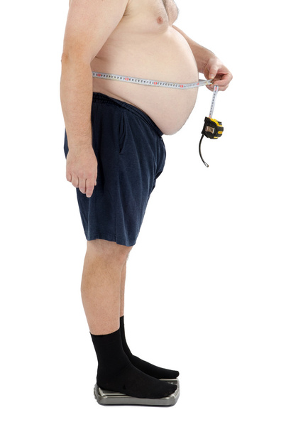 El hombre con sobrepeso mide su cintura
 - Foto, Imagen