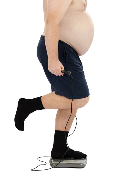 Uma perna de homem em balanças de peso com corda pulando
 - Foto, Imagem
