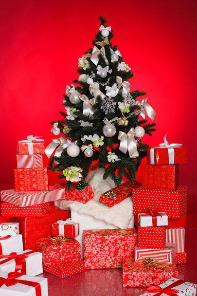 Christmas background with a red ornament, red gift boxes, red christmas balls - Valokuva, kuva